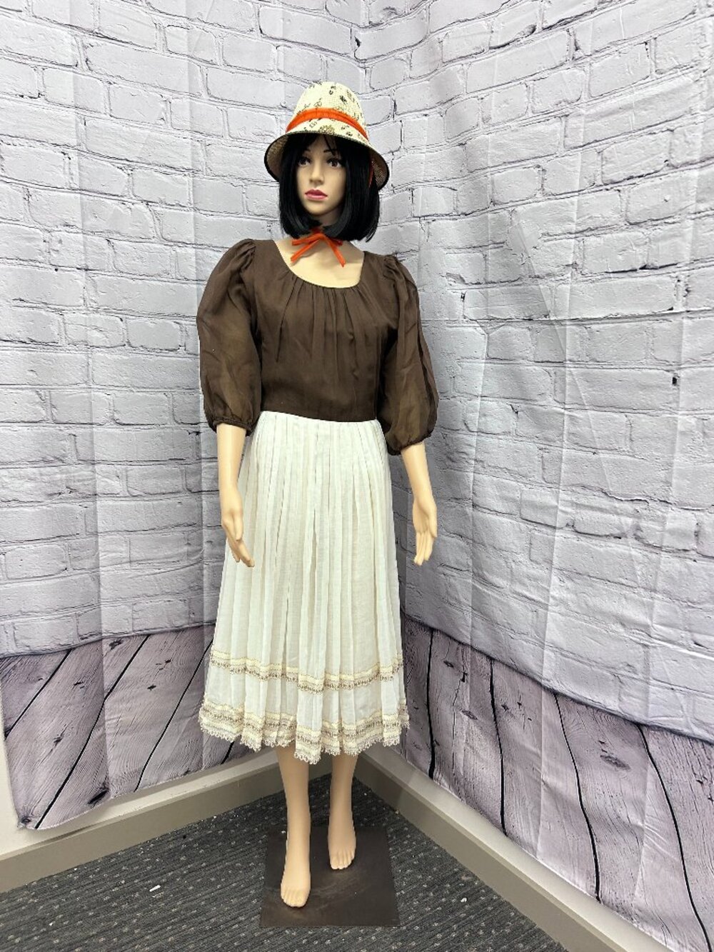 1970's Beauty!!  Feminine Midi just for you!